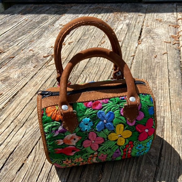 Vintage Guatemala floral embroidered mini bag - Picture 4 of 11